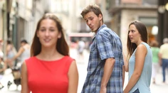 Viete, kedy sú muži atraktívnejší? Odpoveď je primitívna