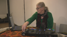 Pani Miša je zrejme najstaršou dídžejkou v strednej Európe. Hudba mi uzdravuje dušu, tvrdí