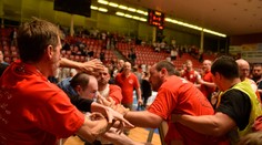 VIDEO: Škaredá dohra po zápase. Pobili sa hráči, tréner aj fanúšikovia