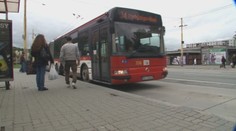 Žiaci cez koronaprázdniny necestovali, no peniaze za predplatné cestovné im nikto nevráti