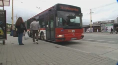 Žiaci cez koronaprázdniny necestovali, no peniaze za predplatné cestovné im nikto nevráti