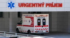 Postrelená študentka z policajnej akadémie je v umelom spánku, jej stav je veľmi vážny