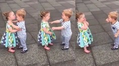 Pamätáte si na svoj prvý bozk? Reakcia týchto detí vás poriadne rozosmeje