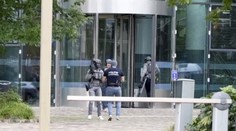 Počet obetí streľby v Rotterdame stúpol na tri. Boj o život prehralo 14-ročné dievča