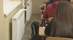 Na košickom gymnáziu sa učia v tme a bez kúrenia. Žiaci však radšej budú sedieť v triede v bundách ako doma
