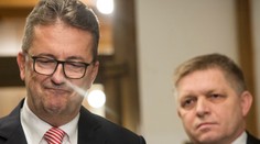 Glváč pre komunikáciu s Kočnerom zatiaľ neodstúpil, Fico za ním stojí