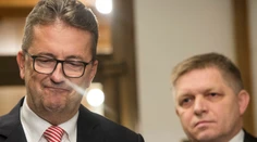 Glváč pre komunikáciu s Kočnerom zatiaľ neodstúpil, Fico za ním stojí