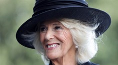 Kamila vyzdvihla zosnulú kráľovnú ako ojedinelú ženu vo svete mužov