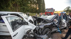 Testovacie auto bez vodiča s piatimi ľuďmi prešlo do protismeru a zrazilo s s iným autom. Jeden mŕtvy a 9 zranených