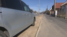 Obyvatelia bratislavskej Rače vedú spory s vodičmi a cyklistami. Za všetko môže rekonštrukcia chodníka