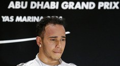 Hamilton sa vzoprel tradícii