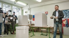 Slovensko si zvolilo nových europoslancov. Očakáva sa tradične nízka účasť