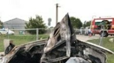 V horiacom aute zomrela osemnásťročná žena, z auta ostal len vrak