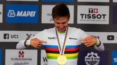 Cyklistika má nového kráľa. Pogačar sa postaral o famózny únik a získal titul majstra sveta