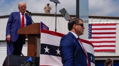 Prvý míting pod holým nebom po atentáte. Trump vydesil svoju ochranku