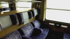 Sedemnásťročný mladík dobil a okradol v kupé mladé dievča. Stíhajú ho na slobode