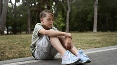 Samotári, či už z vlastnej vôle, alebo si nájsť priateľov nevedia. Ako pomôcť dieťaťu, ktoré je osamelé?