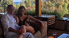 Spájali ju s Bieberom, teraz si vzala o 37 rokov staršieho milionára