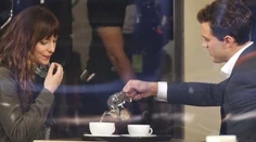 Začali nakrúcať 50 Odtieňov sivej. Prvé foto Christiana a Anny