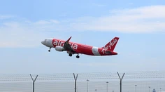 Prerušili pátranie po nezvestnom lietadle AirAsia so 162 ľuďmi