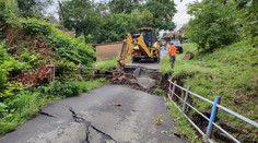 Dažde priniesli východu veľkú škodu. V Drienici pri Sabinove musia demolovať zničený most