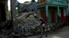 Počet obetí zemetrasenia na Haiti stúpol na 2207, zranených je vyše 12 200 ľudí