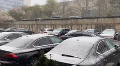 Vietor môže dosiahnuť silu orkánu. Mnohých Slovákov prekvapil aj sneh