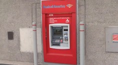 Bankomat namiesto potvrdenia o výbere vydával lístky s prosbou o pomoc