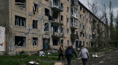 Moskva zmenila v bojoch na Ukrajine taktiku. Snažia sa vyprovokovať unáhlenú protiofenzívu, tvrdí Podoľak