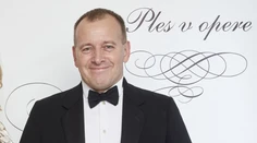 Ples v opere 2019:  Vedľa Borisa Kollára žiarila nádherná mladá dáma