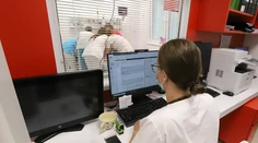 Ako si liečiť covid doma a kedy už volať záchranku? Ministerstvo zverejnilo nový manuál