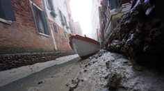 OBRAZOM: Miesto vody blato a gondoly na suchu. Kanály v Benátkach sa zmenili na nepoznanie