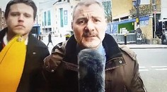 Redaktor zbil muža banánom. Praskli mu nervy