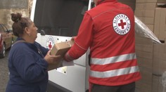 Iba deväť konzerv. Potravinové balíčky pre ľudí v hmotnej núdzi sú menšie, niektorí príjemcovia neskrývali sklamanie