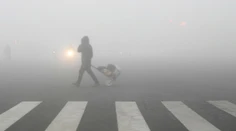 Pol miliardy Číňanov trápi katastrofálny smog, vláda zatvára továrne aj školy