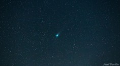 Zelená kométa je práve teraz najbližšie k Zemi a pozorovať sa dá aj voľným okom