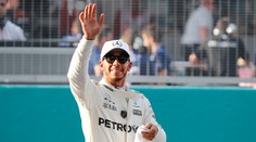 Hamilton triumfoval v Japonsku, Vettelovi sa vzdialil už na 59 bodov