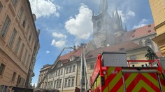 V centre Prahy vypukol požiar. Horela budova vedľa známej galérie