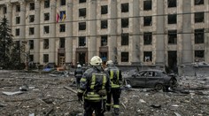 K hraniciam Ukrajiny sa presúvajú už aj bieloruské jednotky