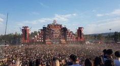 Hudobný festival sa zvrhol. Ľudia sa tam hromadne predávkovali drogami