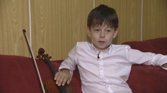 Na Slovensku vyrastá malý Mozart: Teo (10) si už zahral sólo s veľkými orchestrami