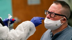 Pandémia neočkovaných sa zhoršuje. V Česku a Maďarsku rýchlo stúpa počet hospitalizovaných