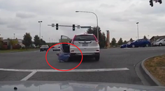 Žena prešla autom samú seba. Nechápete, že sa to dá?