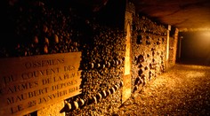 Tínedžeri sa stratili v katakombách plných kostier v Paríži. Blúdili v nich tri dni