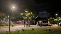 Dráma v Čunove. Muž postrelil svoju priateľku, potom zbraň obrátil proti sebe