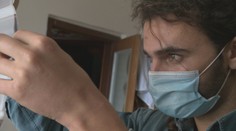 Amin je dobrodruh telom aj dušou. Na konte má zážitky, ktoré nadobudol nelegálnym spôsobom