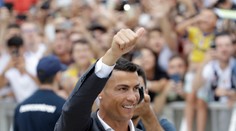 Ronaldo spustil hotové šialenstvo, deň po podpise zmluvy sa Juventus kúpe v miliónoch