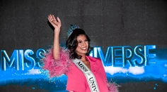 Víťazka Miss Universe upadla do nemilosti. Čelí obvineniu z vlastizrady, domov sa vrátiť nemôže