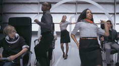 Prvé inštruktážne video z lietadla, na ktoré sa budete pozerať až do konca!