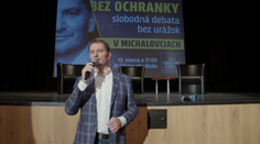 Matoviča v Michalovciach vítali potleskom. Krik a hádky začali po prvej otázke